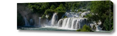 Картина водопад в лесу